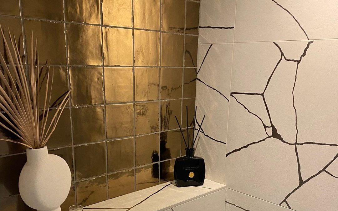 Toilet met gouden detail